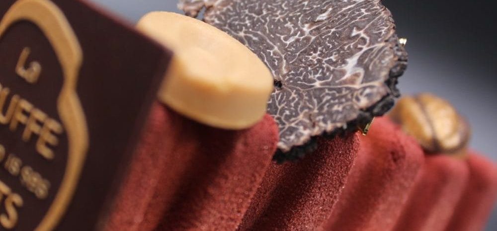 Menu Noël 2025 déjeuner prestige 4 Buche de Noel e1763383878864